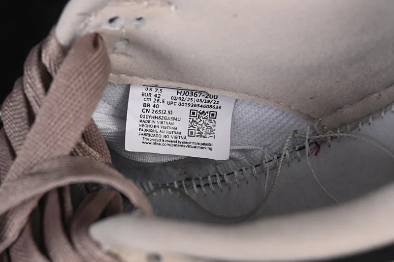 All Categories Nk SB Dunk Series Nk SB Dunk Low Low-top sneakers Nike SB Dunk Low Khaki black and gray hook Low-top casual sneakers HJ0367-200